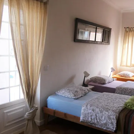 Gasthof Omassim Yoga, Veggie & Surf Guesthouse - Casa Rosa Ericeira