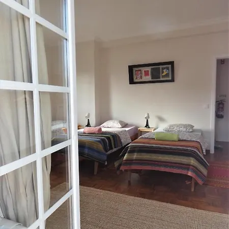 Omassim Yoga, Veggie & Surf Guesthouse - Casa Rosa Gasthof Ericeira